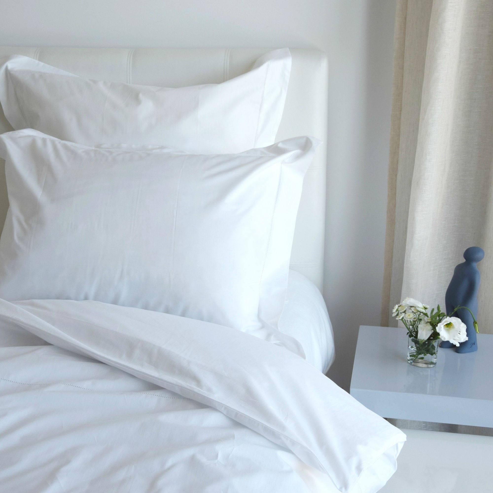 White percale pillowcase 200 TC embroidery awl