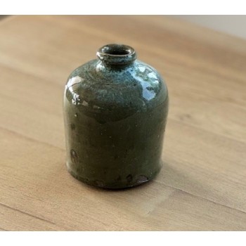 Petit vase en argile émaillé vert olive