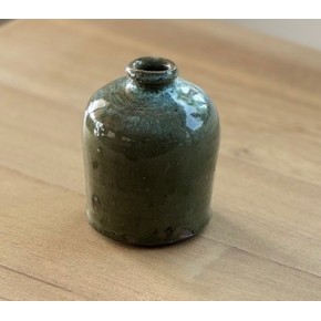 petit vase artisanal en argile vert olive