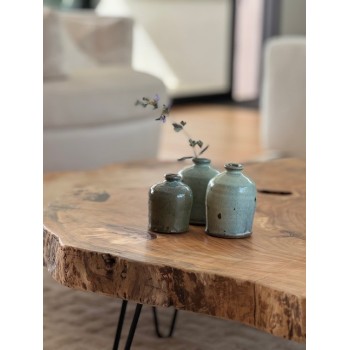 Vase en argile émaillé vert clair