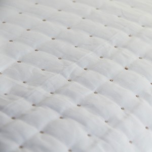 Dessus de lit Plumetis blanc et naturel en coton