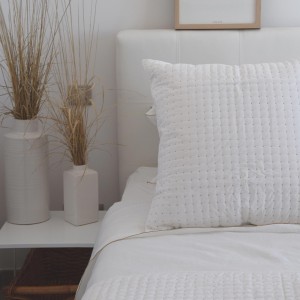 Dessus de lit Plumetis blanc et naturel en coton