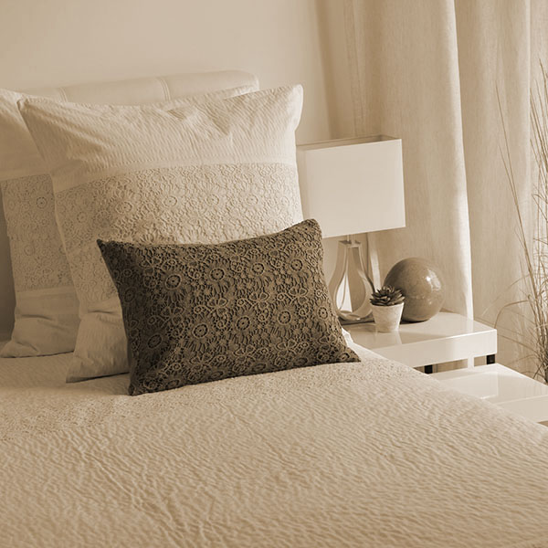 Taie oreiller linge de lit blanc